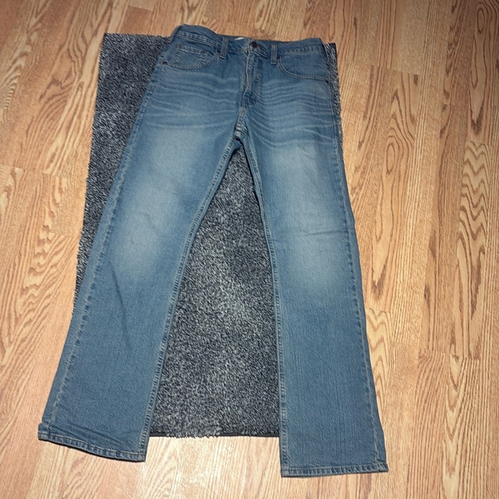 Classic Levi bootleg jeans. 30 x 30. Women’s.